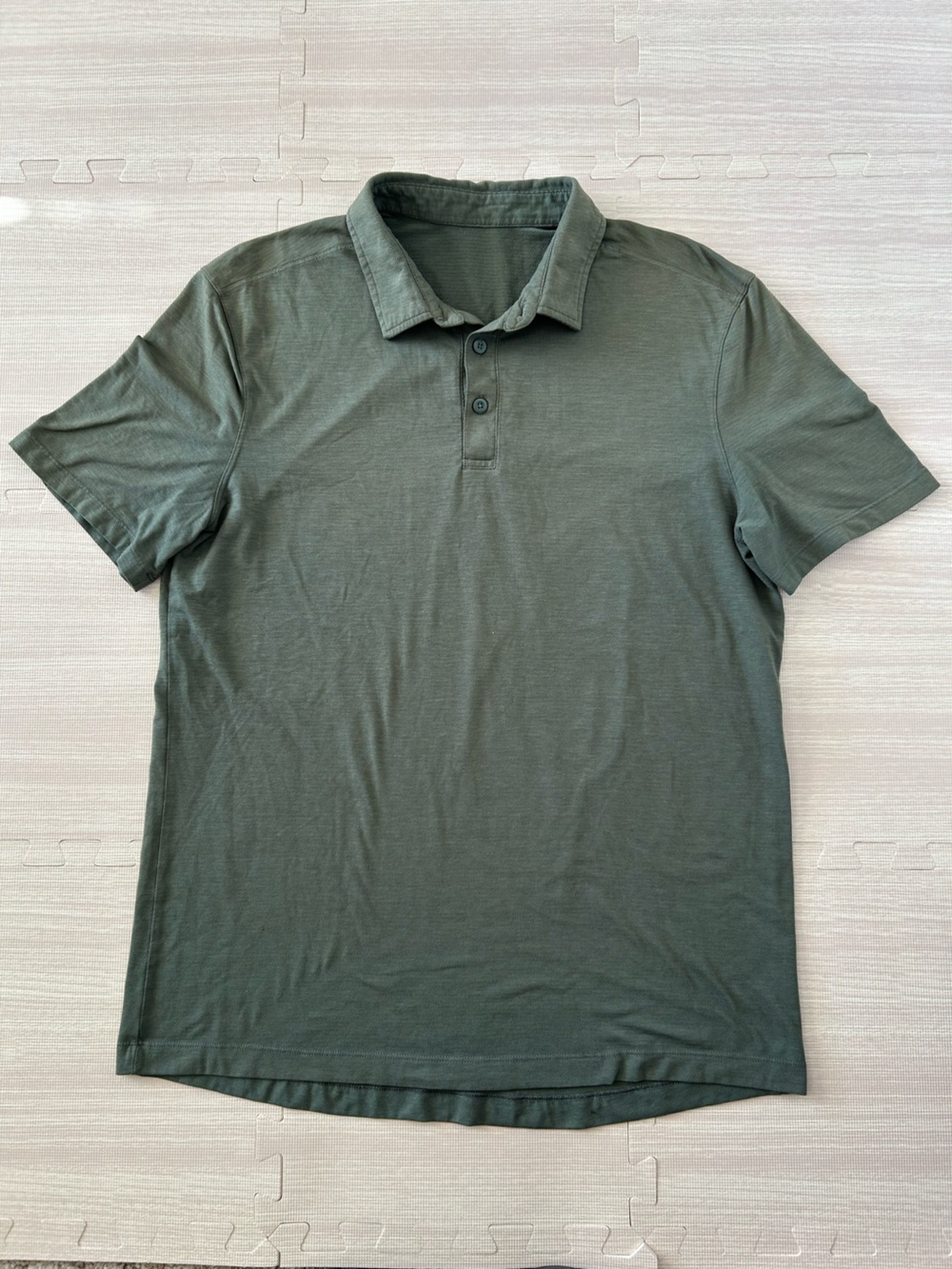 Lululemon Men's Evolution Short Sleeve Polo Shirt. Army Green. Medium